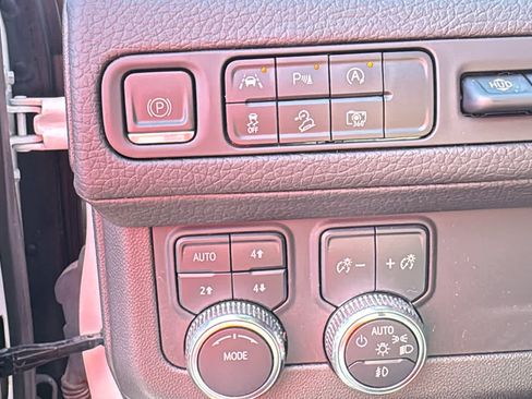 Certified 2023 GMC Yukon XL Denali AWD/4WD image 9