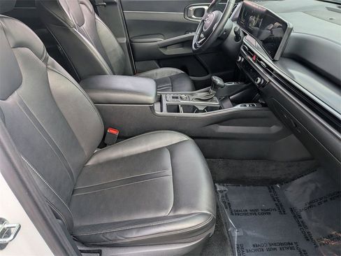 Used 2024 Kia Sorento S image 29