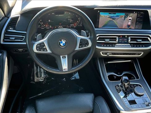 Used 2021 BMW X7 M50i image 8