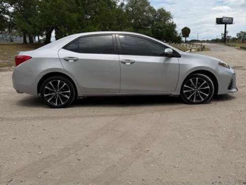 Used 2018 Toyota Corolla SE FWD image 3