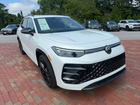 Used 2026 Volkswagen Tiguan SE R-Line FWD image 5