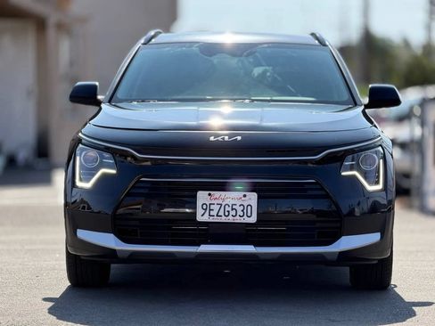 Used 2023 Kia Niro EX FWD image 3