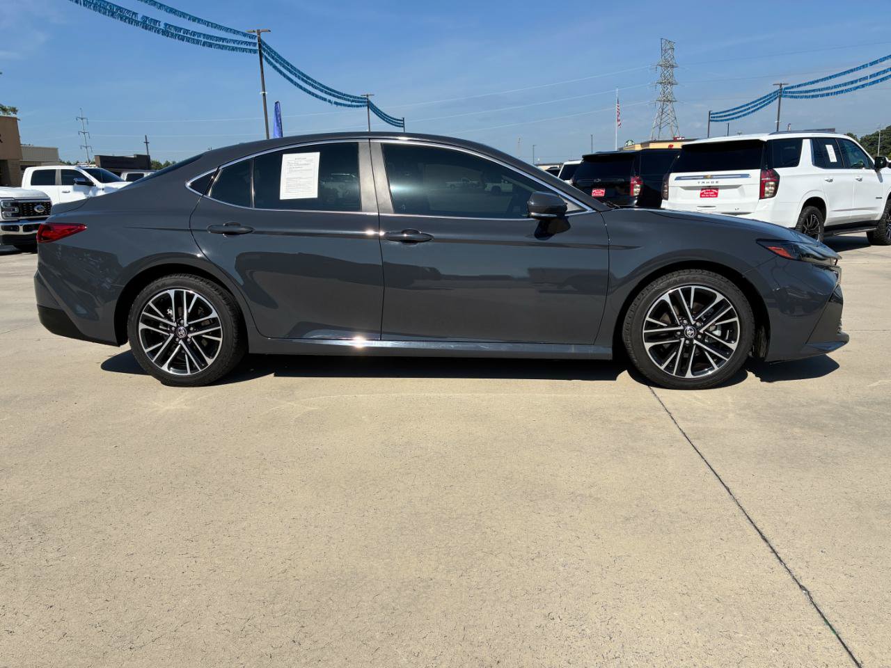 Used 2025 Toyota Camry XLE FWD image 5