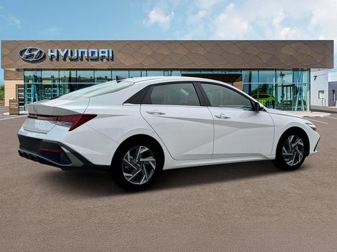 Used 2025 Hyundai Elantra SEL w/ Cargo Package FWD image 8