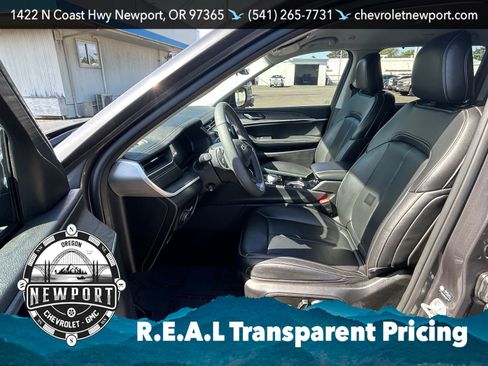 Used 2023 Jeep Grand Cherokee Limited w/ Luxury Tech Group II AWD/4WD image 11