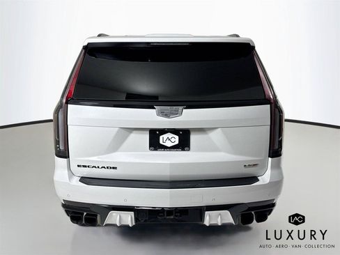 Used 2024 Cadillac Escalade V w/ LPO, ONYX Package AWD/4WD image 7