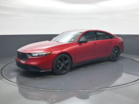 Used 2024 Honda Accord Sport image 3