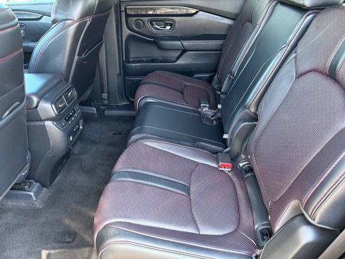 Certified 2025 Honda Pilot Black Edition image 16