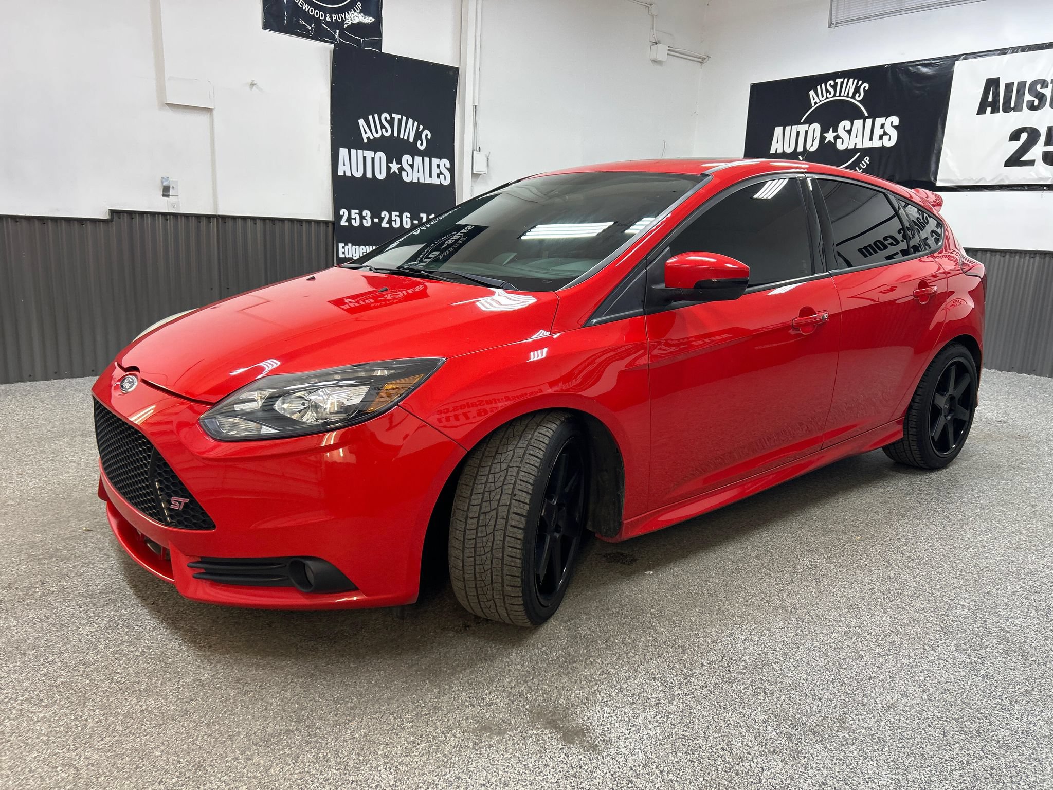 Used 2013 Ford Focus ST FWD image 3