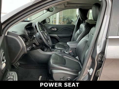 Used 2019 Jeep Cherokee Latitude Plus w/ Comfort/Convenience Group image 7