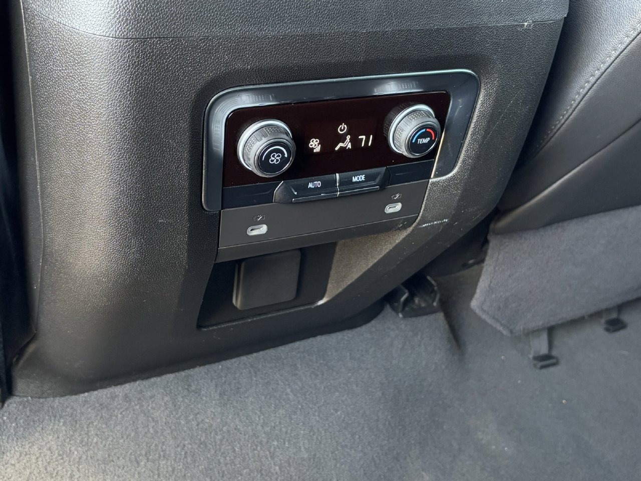 Used 2024 Chevrolet Tahoe LT RWD image 23