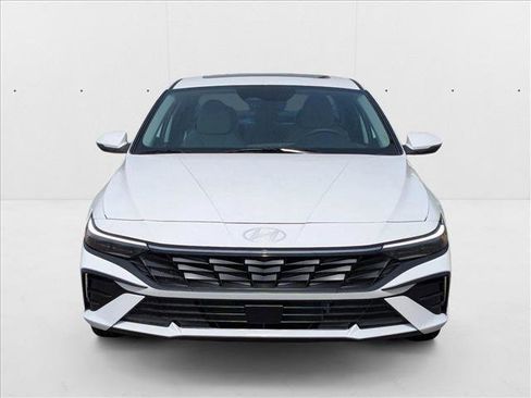 New 2025 Hyundai Elantra Limited image 6