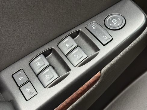 Used 2020 GMC Yukon SLE w/ SLE Value Package image 25