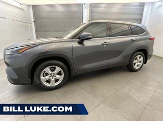 Used 2022 Toyota Highlander LE AWD/4WD video 1