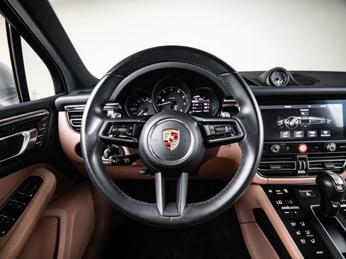 Certified 2023 Porsche Macan AWD/4WD image 26