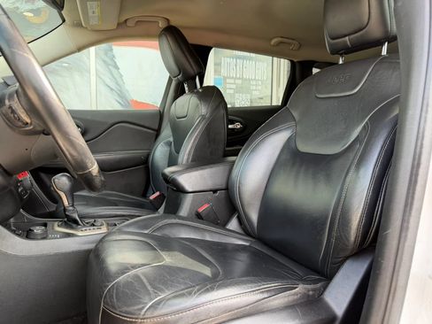 Used 2015 Jeep Cherokee Latitude w/ Cold Weather Group AWD/4WD image 10