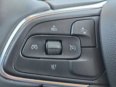 Used 2025 Buick Encore GX Sport Touring w/ Advanced Technology Package AWD/4WD image 18