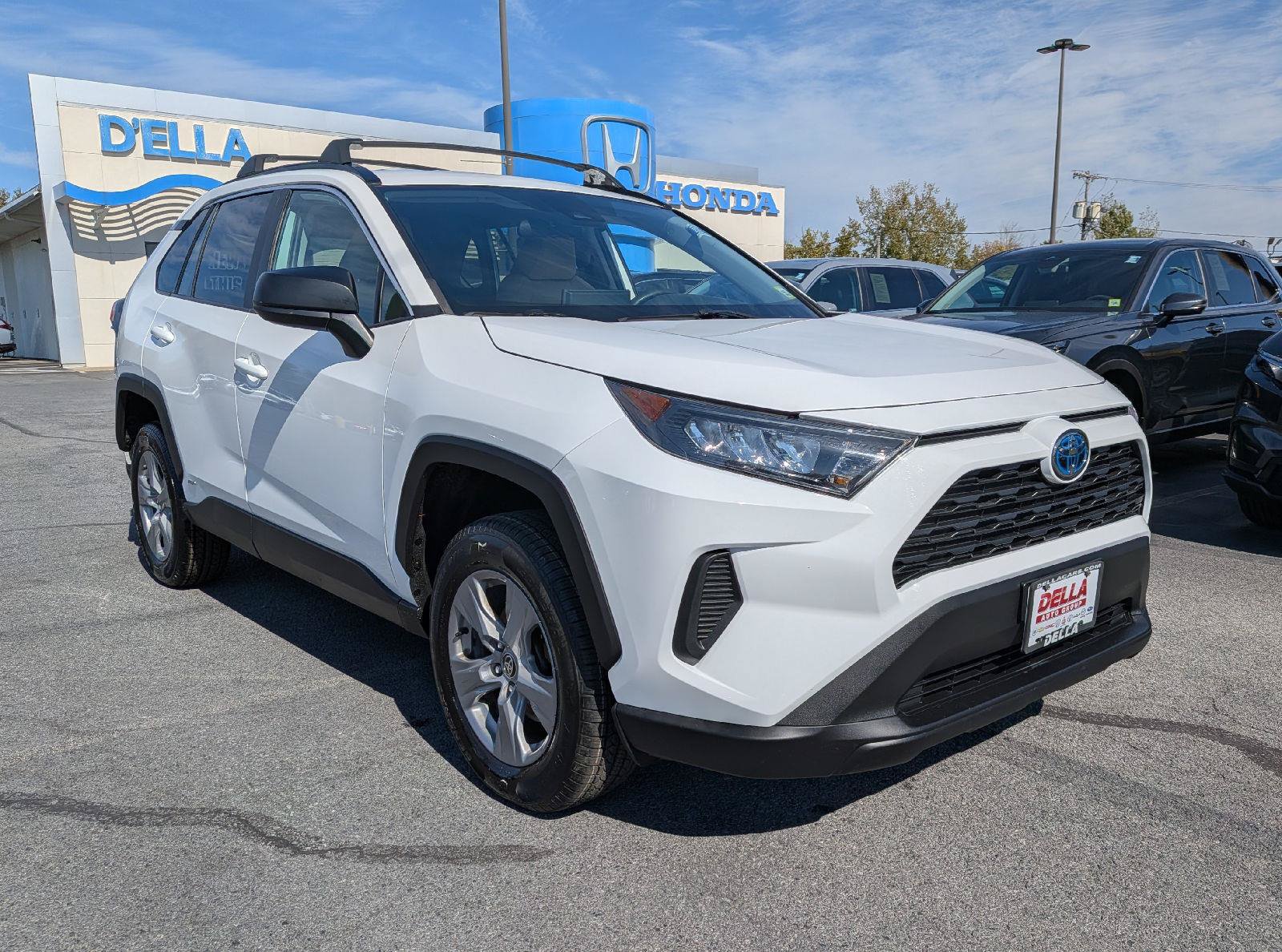 Used 2022 Toyota RAV4 LE AWD/4WD image 3