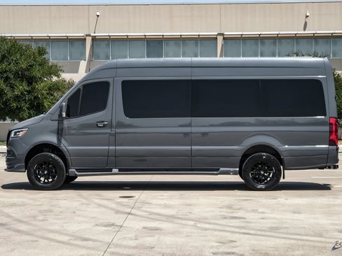 Used 2022 Mercedes-Benz Sprinter 2500 image 7