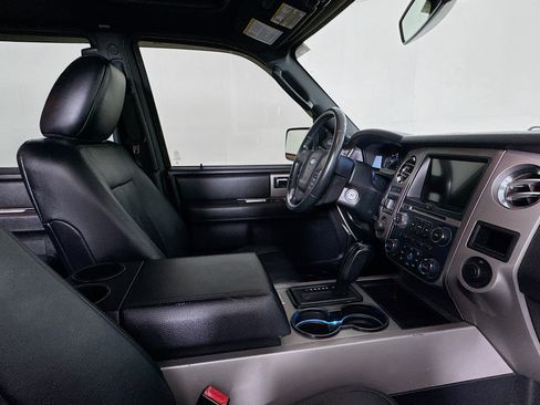 Used 2017 Ford Expedition XLT w/ Equipment Group 202A AWD/4WD image 40