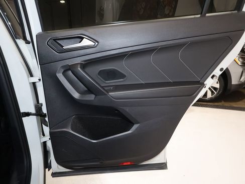 Used 2024 Volkswagen Tiguan SE image 18