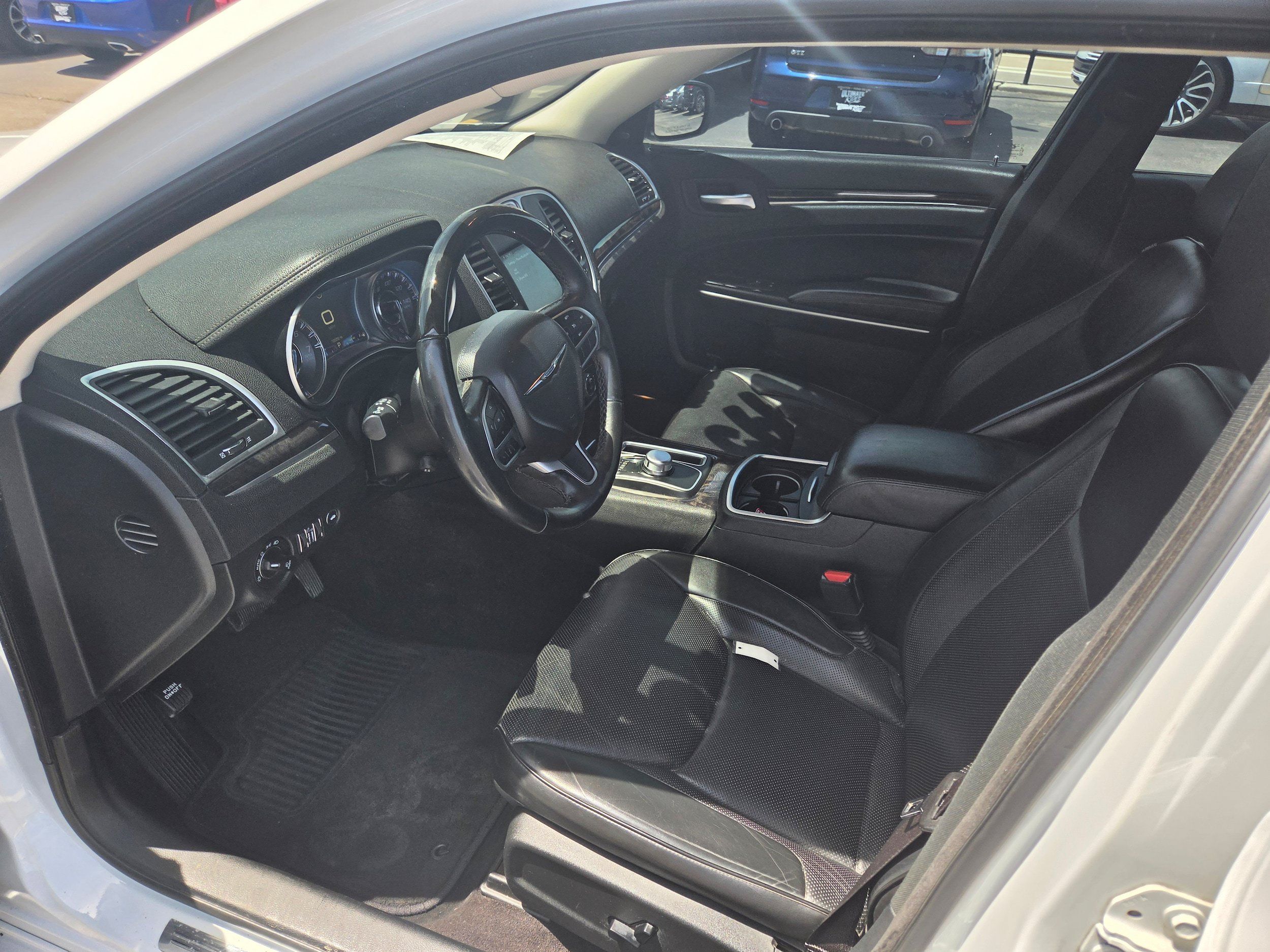 Used 2019 Chrysler 300 Limited RWD image 4