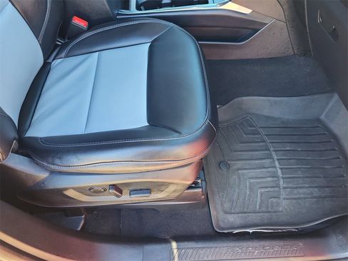 Used 2022 Ford Explorer XLT w/ Equipment Group 202A image 17