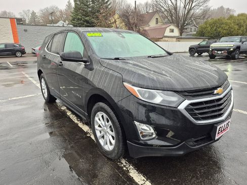 Used 2020 Chevrolet Equinox LT w/ Driver Convenience Package image 3
