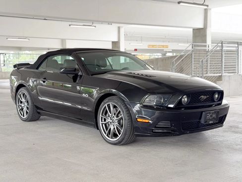 Used 2014 Ford Mustang GT w/ Electronics Package RWD image 3