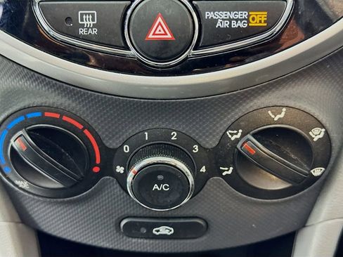 Used 2014 Hyundai Accent SE w/ Option Group 3 image 17