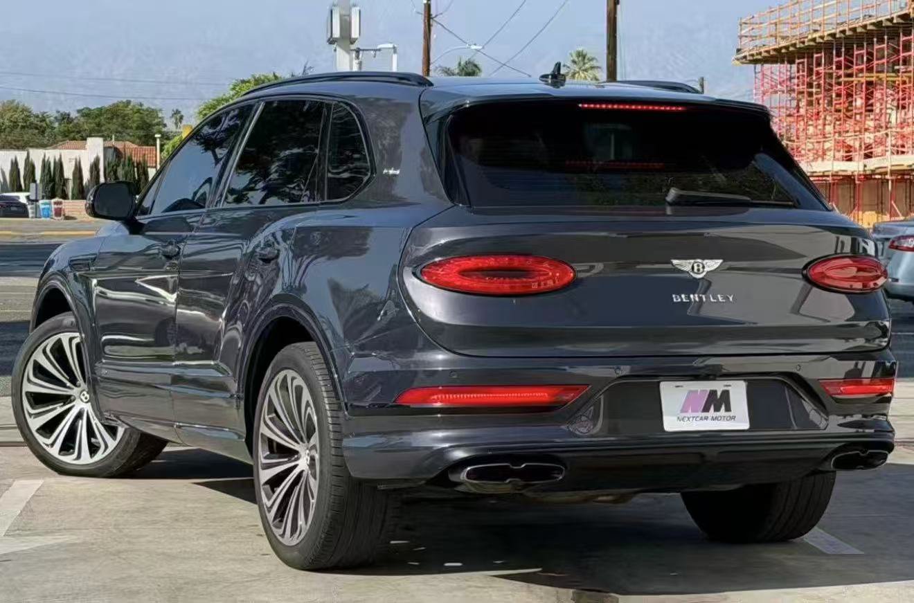Used 2021 Bentley Bentayga AWD/4WD image 4
