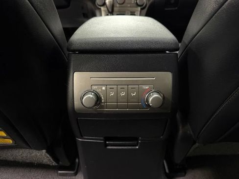 Used 2011 Toyota Highlander SE w/ Tow Pkg AWD/4WD image 18