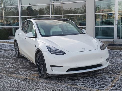 Used 2021 Tesla Model Y Long Range image 1