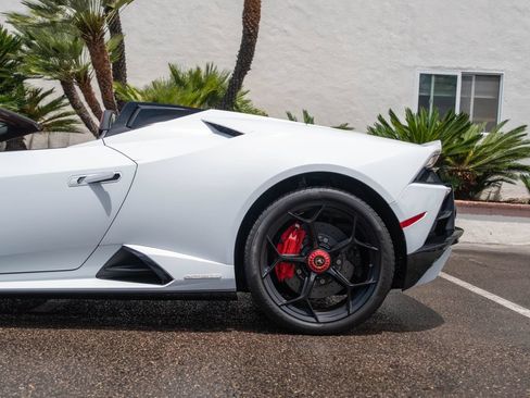 Used 2024 Lamborghini Huracan EVO AWD/4WD image 23