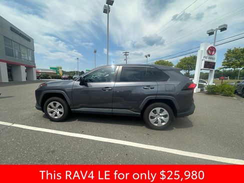 Used 2022 Toyota RAV4 LE FWD image 20