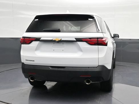 Used 2023 Chevrolet Traverse LS FWD image 2