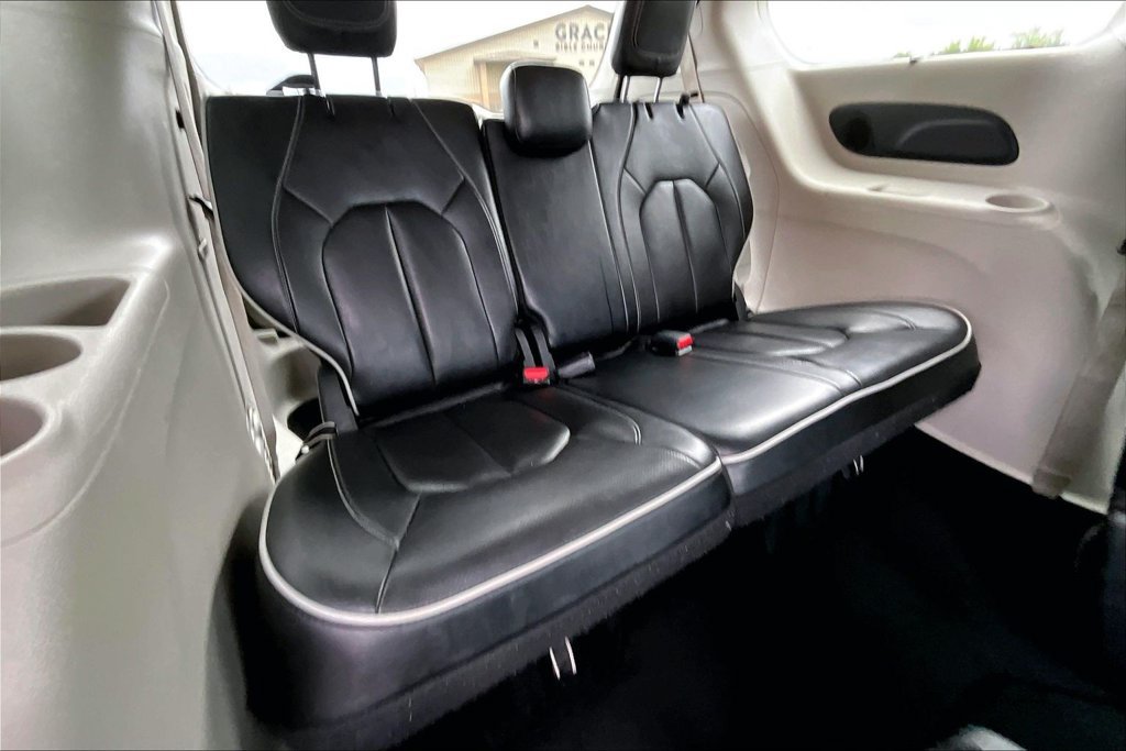 Used 2023 Chrysler Pacifica Limited FWD image 27