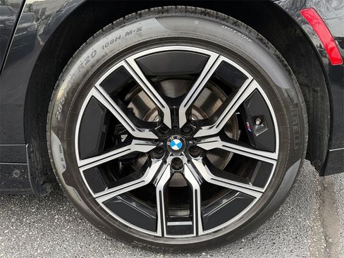 Certified 2025 BMW 750e xDrive w/ Executive Package image 16