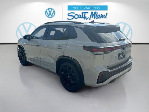 Used 2026 Volkswagen Tiguan SE R-Line FWD image 5