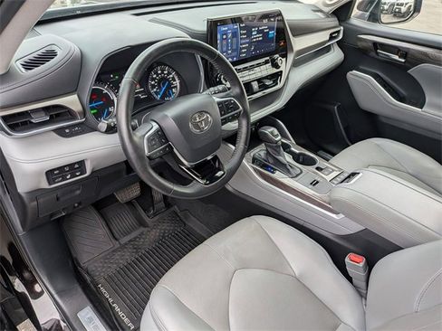 Used 2021 Toyota Highlander Limited image 10