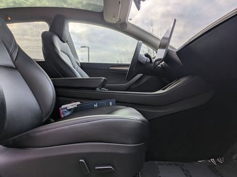 Used 2023 Tesla Model Y Performance image 25