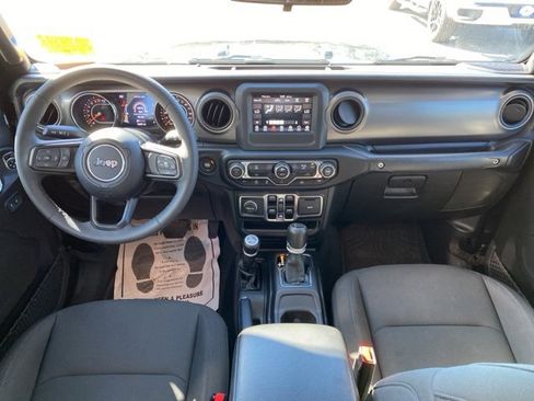 Used 2023 Jeep Gladiator Willys image 24