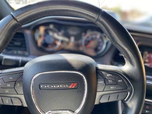 Used 2016 Dodge Challenger SXT image 6