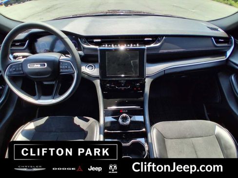 Used 2023 Jeep Grand Cherokee L Laredo AWD/4WD image 18