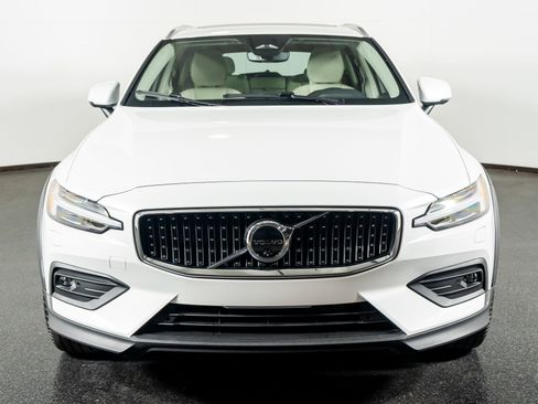 Used 2026 Volvo V60 B5 Cross Country Plus w/ Protection Package Premier image 20