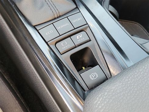 Used 2025 Toyota Camry LE image 28