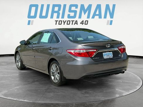 Used 2017 Toyota Camry SE w/ Moonroof Package FWD image 5