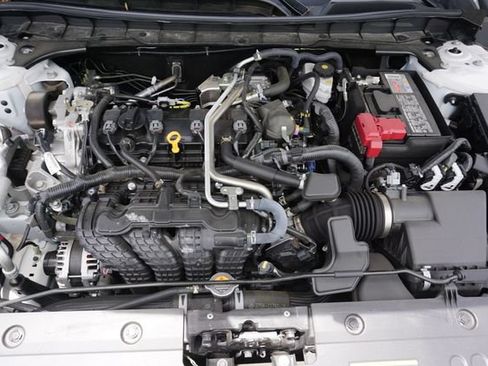 Used 2025 Nissan Altima 2.5 SV FWD image 13