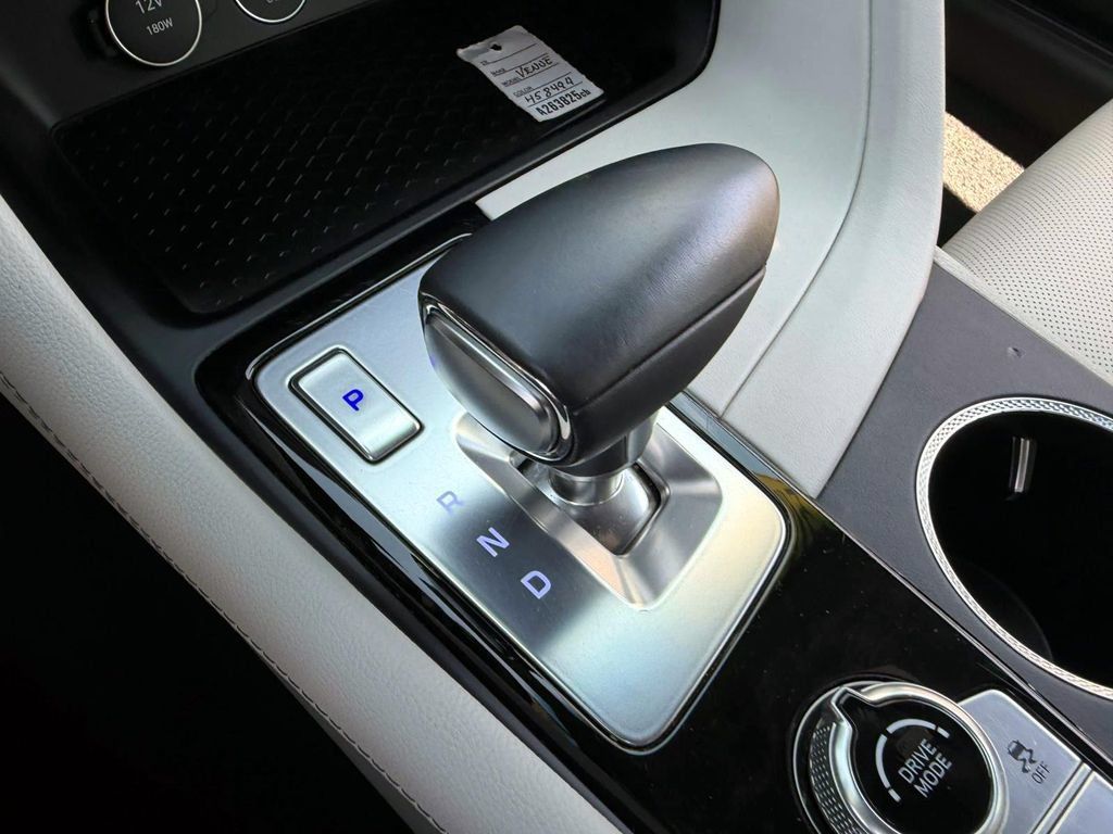 Certified 2025 Genesis G70 2.5T AWD/4WD image 20