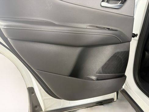 Used 2025 Nissan Murano SV AWD/4WD image 24